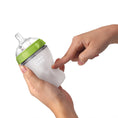 Resmi Galeri görüntüleyiciye yükleyin, Comotomo Silikon Biberon 250ml Orta Akışlı (3-6 Ay) - Yeşil