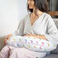 Resmi Galeri görüntüleyiciye yükleyin, Müslin Bebek Emzirme Destek Yastığı - Rainbow Lapin Pink