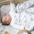 Resmi Galeri görüntüleyiciye yükleyin, Müslin Bebek Örtüsü - Bébé Lapin Rose
