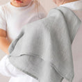 Resmi Galeri görüntüleyiciye yükleyin, 2’li Müslin Bebek Örtüsü - Rainbow Lapin ve Cotton Grey - 100x100 cm
