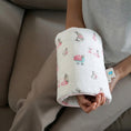 Resmi Galeri görüntüleyiciye yükleyin, Pratik Silindir Emzirme Kol Destek Yastığı - Bébé Lapin Rose
