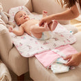 Resmi Galeri görüntüleyiciye yükleyin, Çantalı Pratik Katlanabilir Alt Değiştirme Matı - Bébé Lapin Rose
