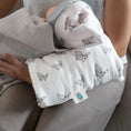 Resmi Galeri görüntüleyiciye yükleyin, Pratik Silindir Emzirme Kol Destek Yastığı - Bébé Lapin Rose
