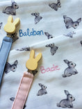 Resmi Galeri görüntüleyiciye yükleyin, 2’li Müslin Bebek Örtüsü – Iconique Lapin ve Cotton Grey - 100x100 cm
