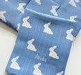 Resmi Galeri görüntüleyiciye yükleyin, Müslin Bebek Örtüsü - Mono Lapin Royal Blue
