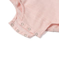 Resmi Galeri görüntüleyiciye yükleyin, Müslin Kız Bebek Kolsuz Tulum - Innocent Pink
