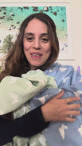 Videoyu Galeri görüntüleyiciye yükleyin ve oynatın, Müslin Bebek Örtüsü - Mono Lapin Royal Blue
